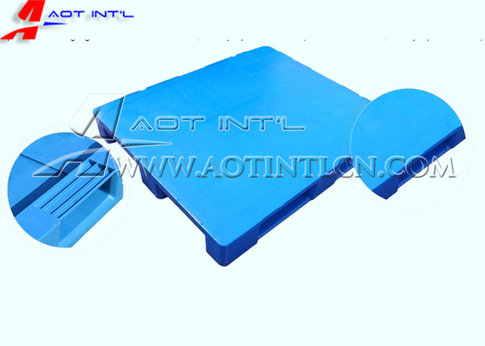 AOT Flat surface 3-runners plastic pallet.jpg