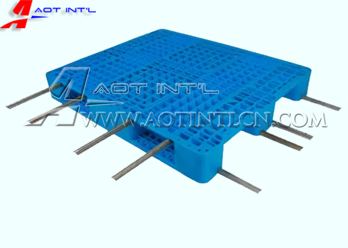 AOT Heavy duty plastic pallet with steel bar.jpg